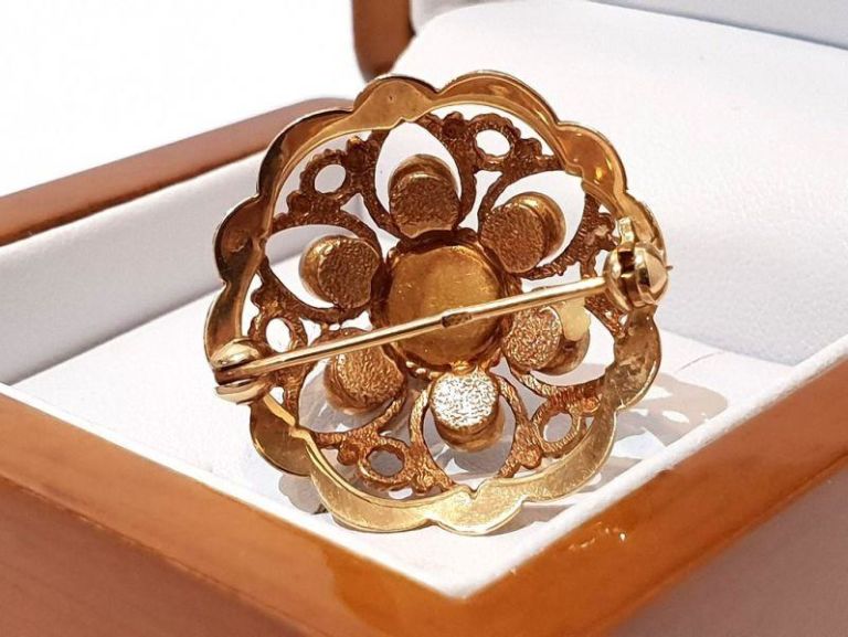 zlota-broszka-z-granatem-rodzaj-wyrob-jubilerski