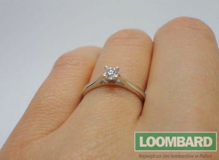 pierscionek-z-diamentem-017ct-kolor-dominujacy-bezowy