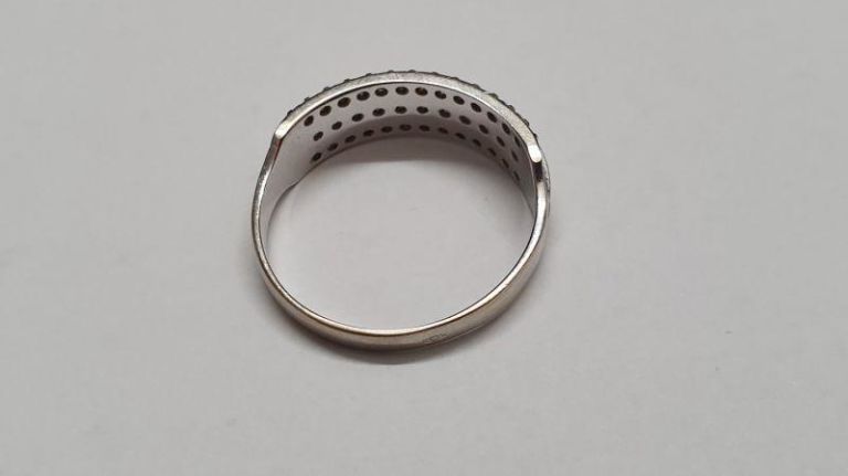 biale-zloto-pierscionek-309-585-stan-uzywany