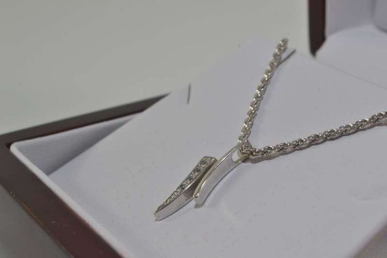 zlota-zawieszka-pr585-117g-kolor-dominujacy-srebrny