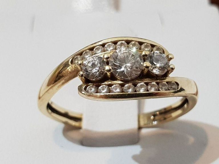 zloty-pierscionek-585-289g-plec-produkt-damski