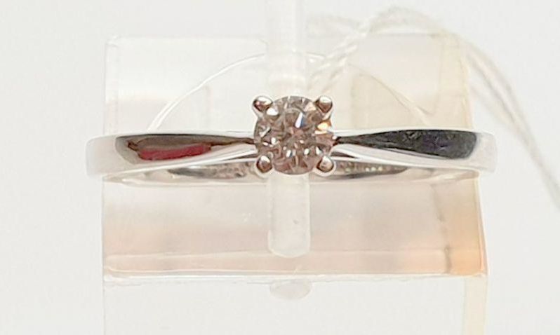 pierscionek-z-diamentem-017ct-motyw-brak