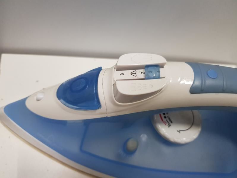 zelazko-opti-zl-5722-kolor-dominujacy-czarny