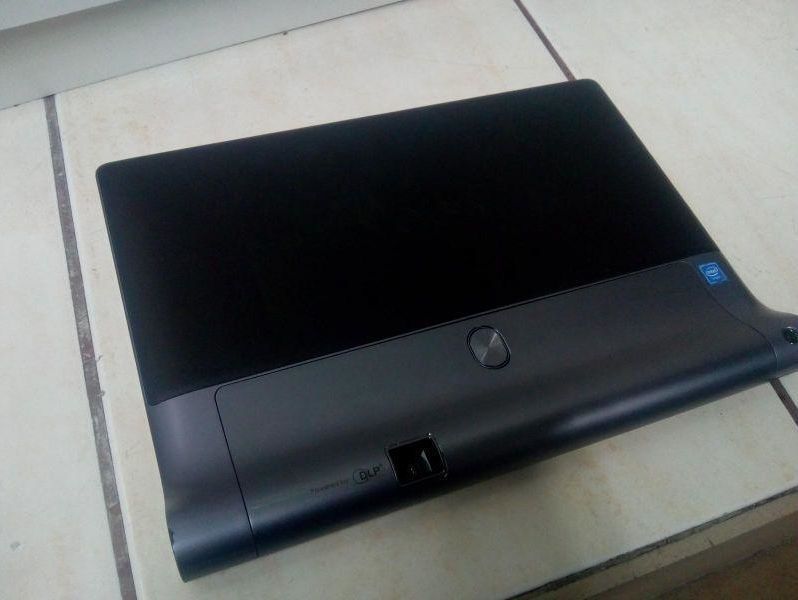 tablet-yoga-tab3-pro-ladowarka-pudelko-kolor-inny