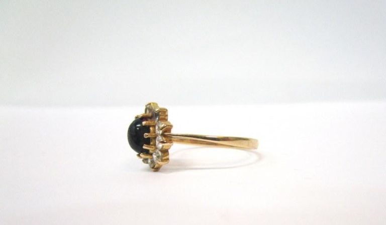 pierscionek-z-czarnym-oczkiem-kamien-inny-kamien