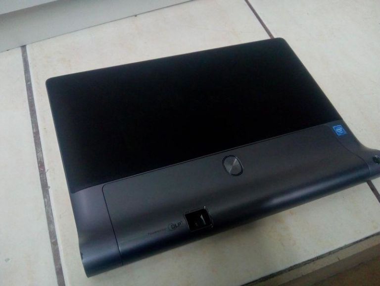 tablet-yoga-tab3-pro-ladowarka-pudelko-kolor-inny