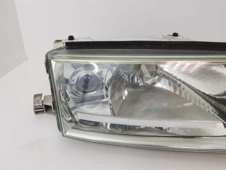 LAMPA PRZEDNIA PRAWA OCTAVIA 1 1U1 941 016E