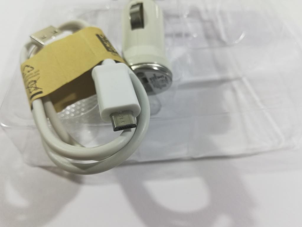 ladowarka-micro-usb-typ-b-koncowka-samochodowa-marka-micro