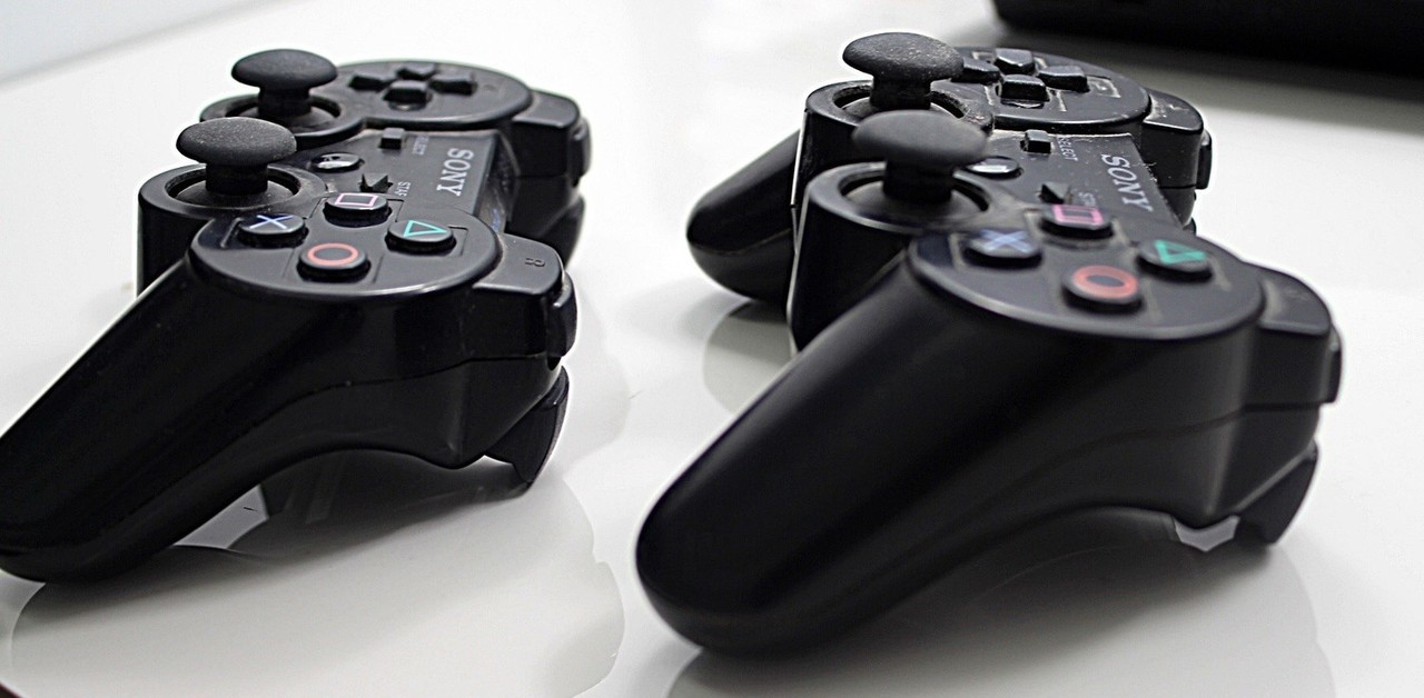 konsola-ps3-slim-duzy-zestaw-liczba-kontrolerow-w-zestawie-2