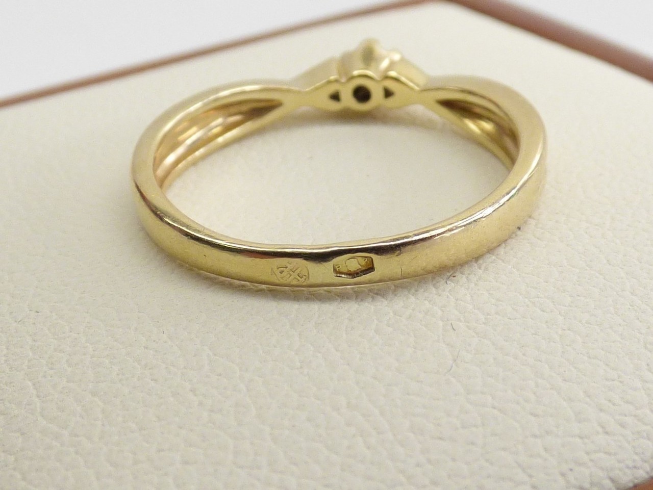 zloty-pierscionek-z-diamentem-585-r11-204g-marka-inna-marka