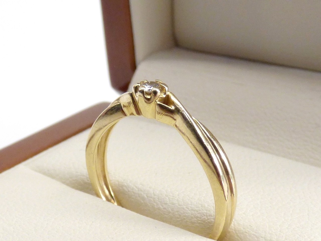 zloty-pierscionek-z-diamentem-585-r11-204g-marka-inna-marka