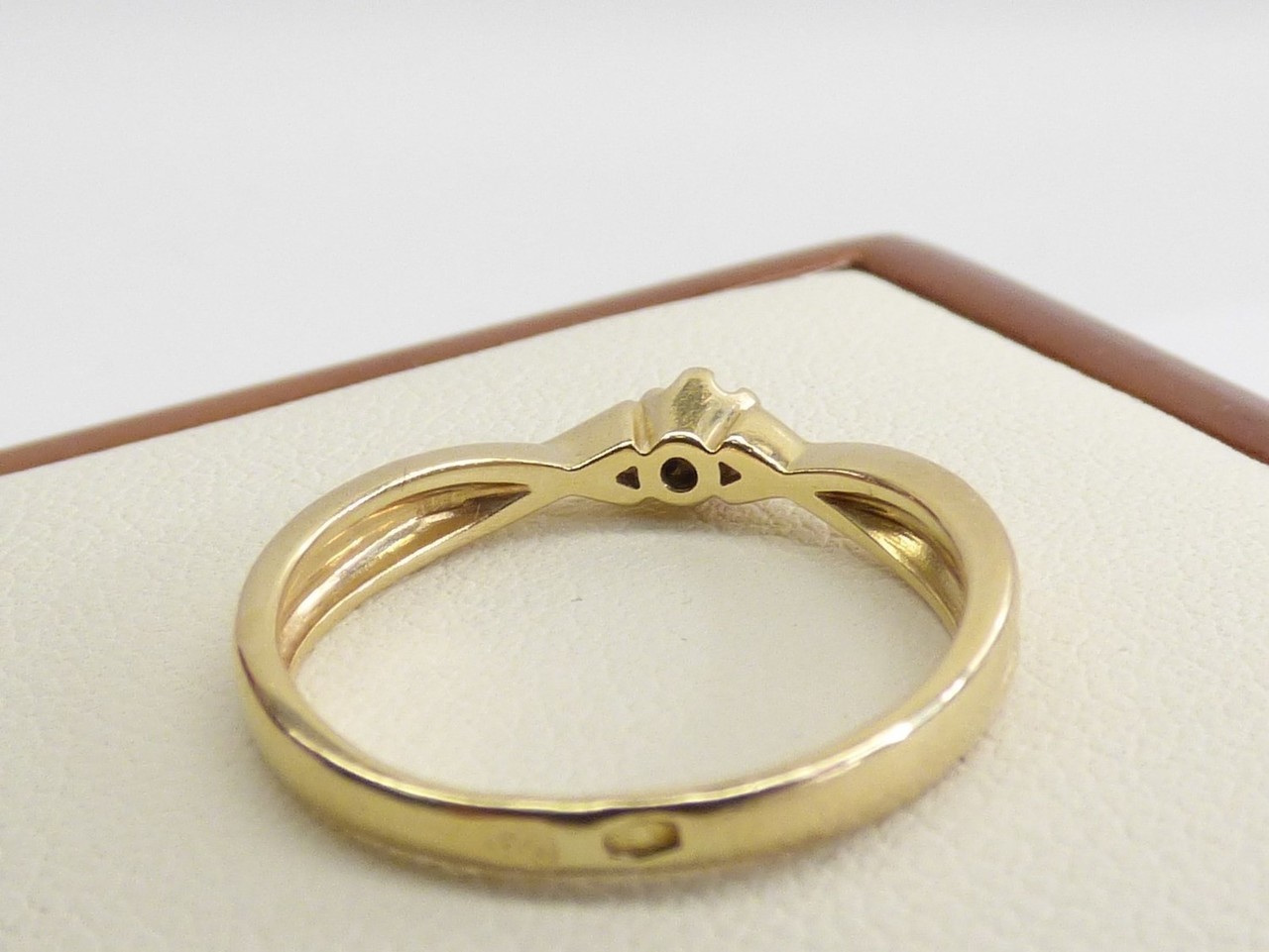 zloty-pierscionek-z-diamentem-585-r11-204g-stan-uzywany