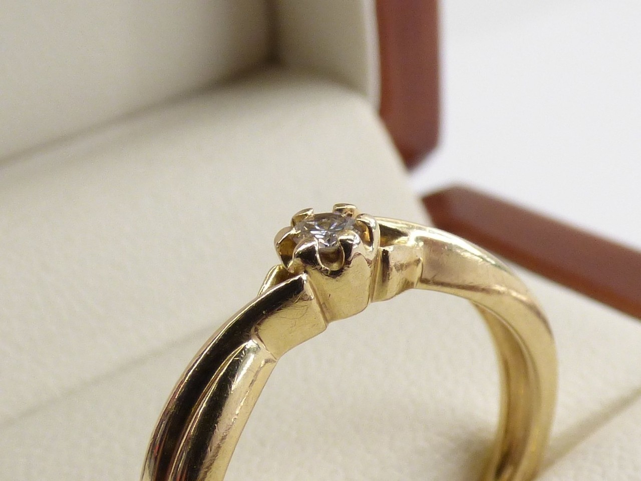 zloty-pierscionek-z-diamentem-585-r11-204g-kolor-dominujacy-zloty