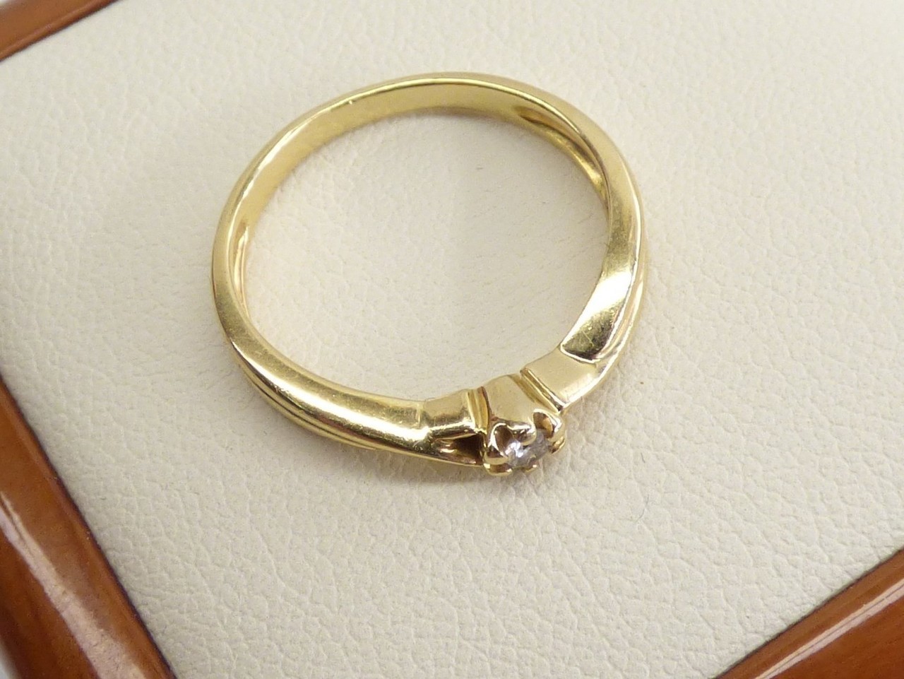 zloty-pierscionek-z-diamentem-585-r11-204g-kamien-diament