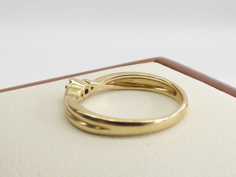 zloty-pierscionek-z-diamentem-585-r11-204g-rodzaj-klasyczne