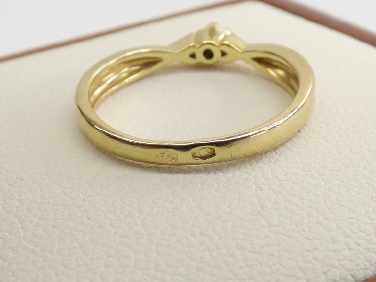 zloty-pierscionek-z-diamentem-585-r11-204g-marka-inna-marka