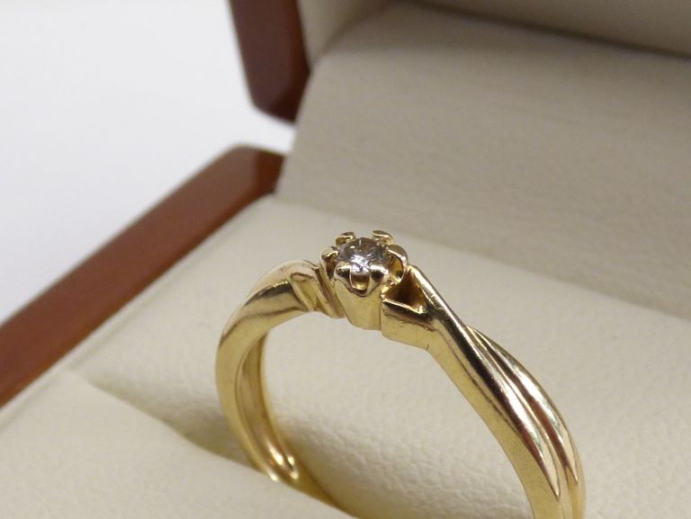 zloty-pierscionek-z-diamentem-585-r11-204g-stan-uzywany