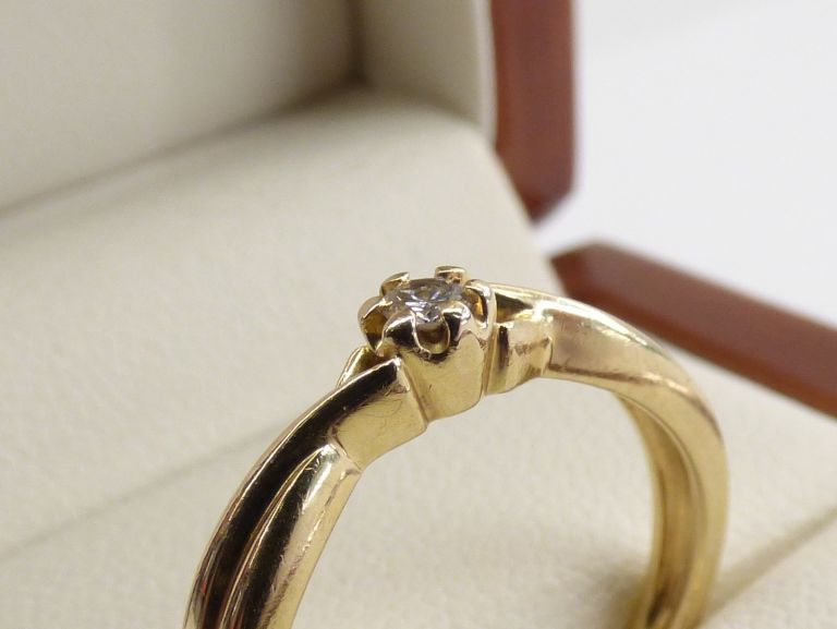 zloty-pierscionek-z-diamentem-585-r11-204g-kolor-dominujacy-zloty