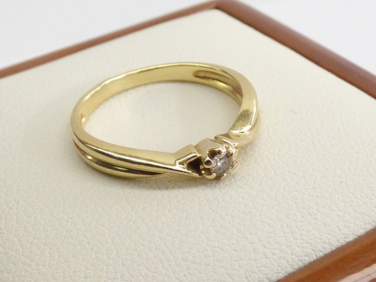 zloty-pierscionek-z-diamentem-585-r11-204g-motyw-brak