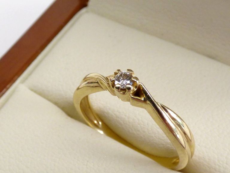 zloty-pierscionek-z-diamentem-585-r11-204g-rodzaj-klasyczne