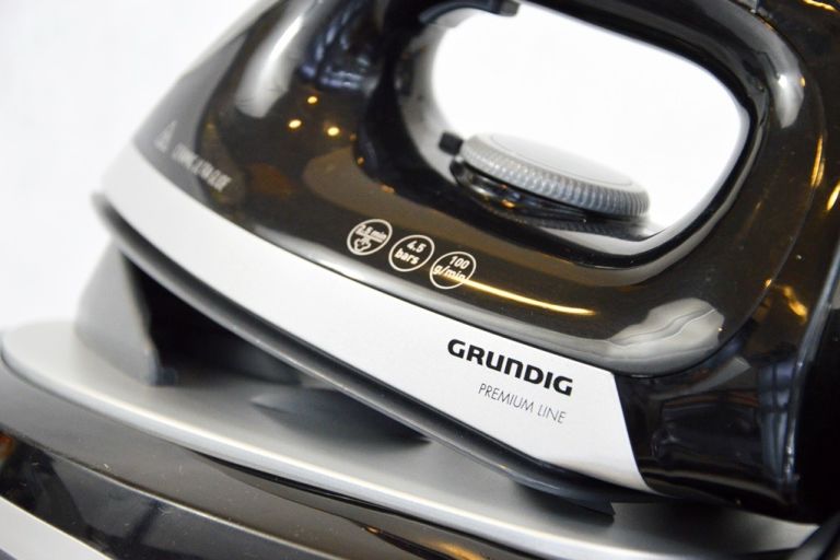 zelazko-stacja-parowa-grundig-sis-8250-uszkodzona-stan-powystawowy