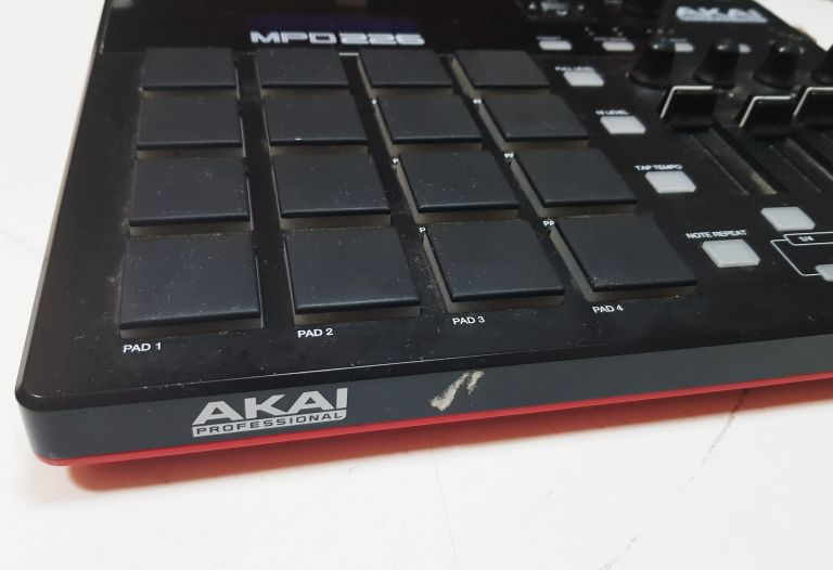 KONTROLER MIDI AKAI MPD 226 KABEL USB