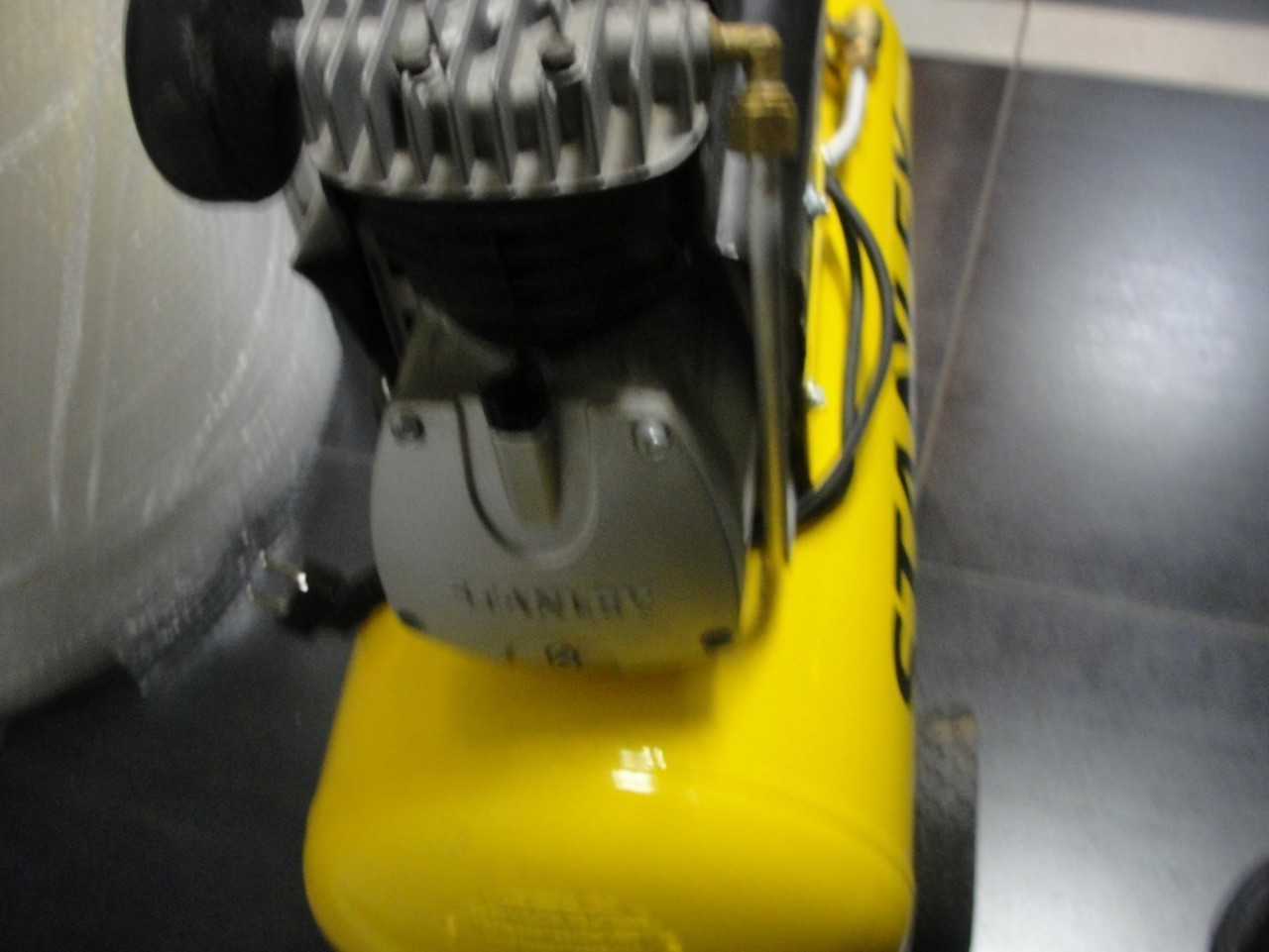 kompresor-olejowy-stanley-fc25-50-cm-25-moc-1500