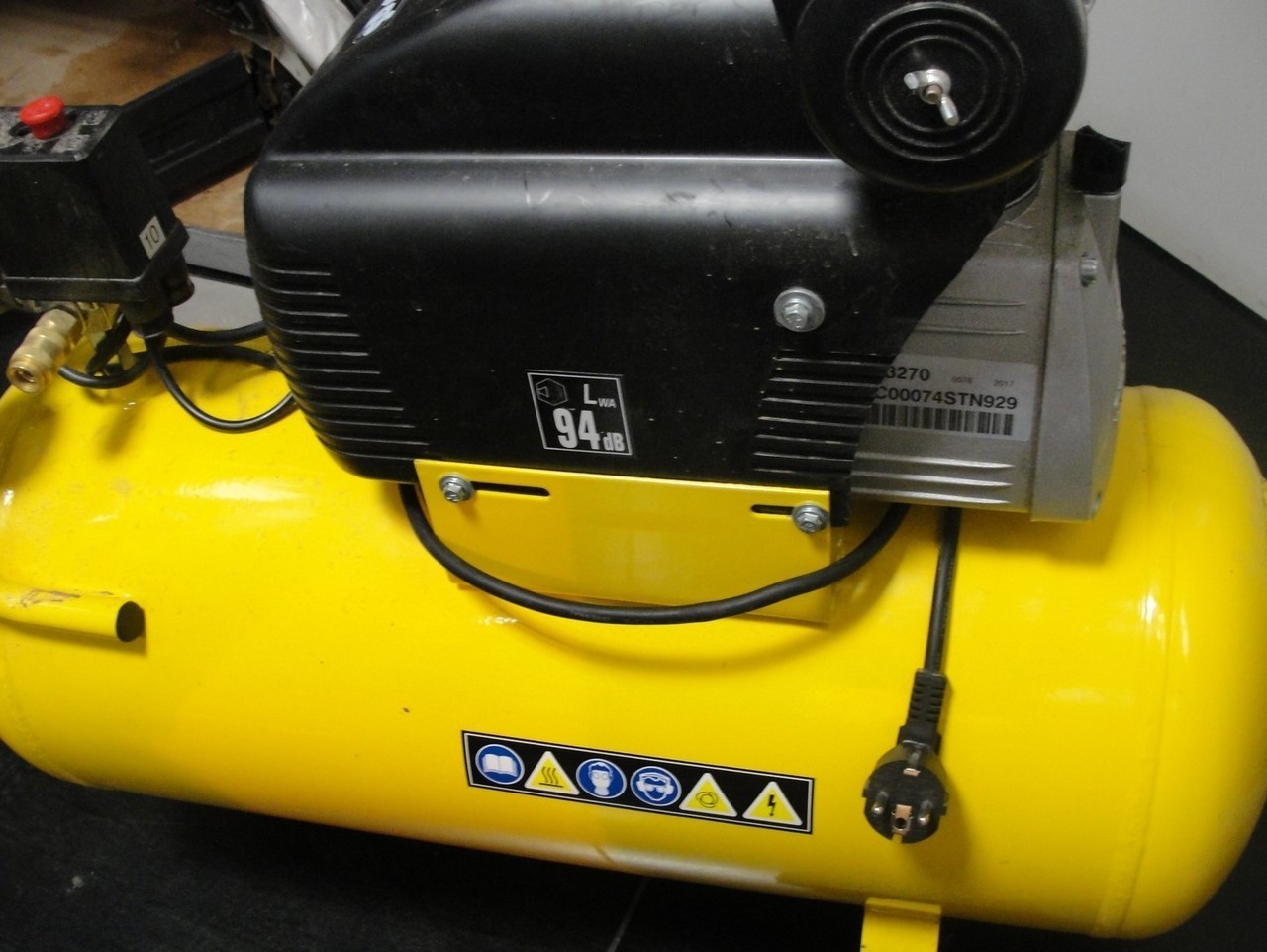 kompresor-olejowy-stanley-fc25-50-cm-25-wydajnosc-teoretyczna-210