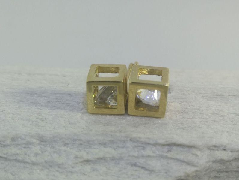 nowe-zlote-kolczyki-585-237-kostki-3d-z-cyrkonia-rodzaj-wyrob-jubilerski
