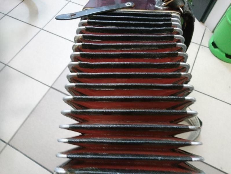 akordeon-traviata-120-basow-do-naprawy-stan-uzywany