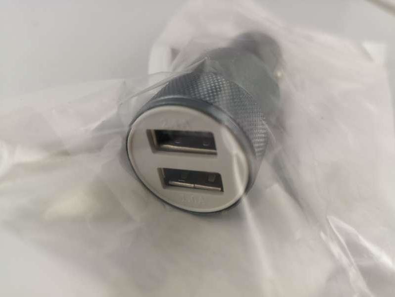 ladowarka-samochodowa-aluminiowa-vega-2x-usb-stan-nowy