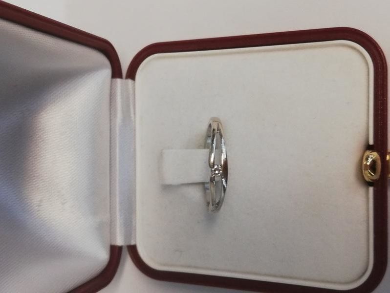 piekny-pierscionek-z-brylantem-stan-uzywany