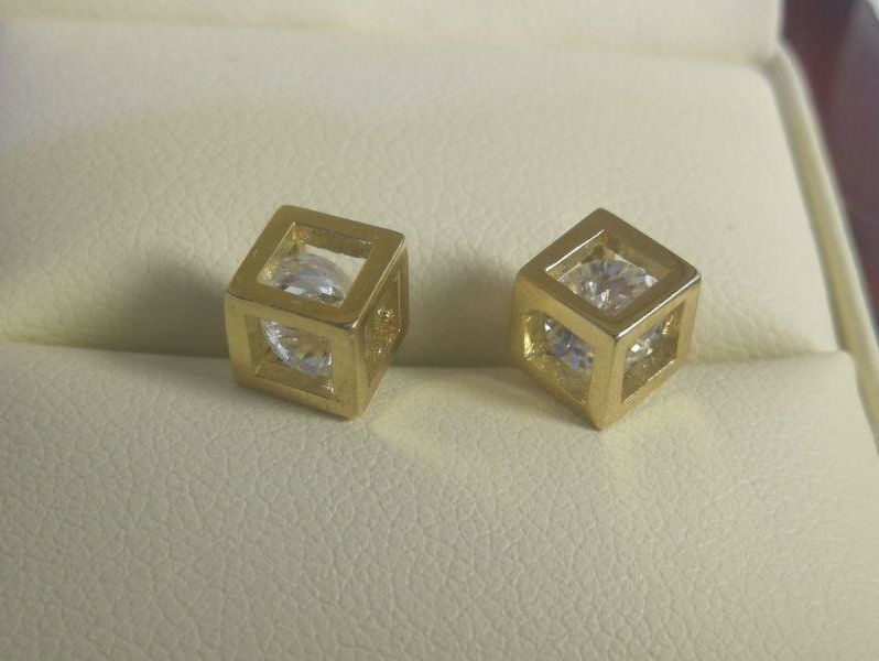 nowe-zlote-kolczyki-585-237-kostki-3d-z-cyrkonia-marka-inna-marka