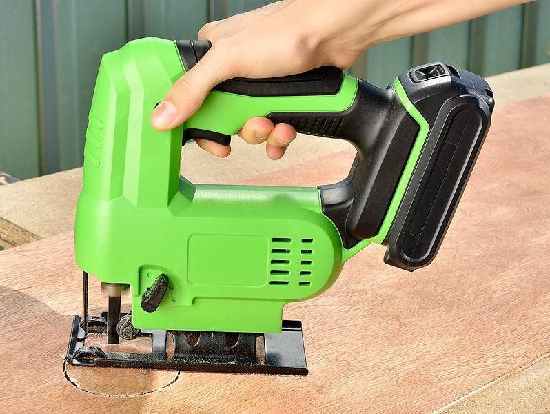 wyrzynarka-akumulatorowa-agt-nx-5175-675-okazja-mocowanie-brzeszczotu-chwyt-typu-t