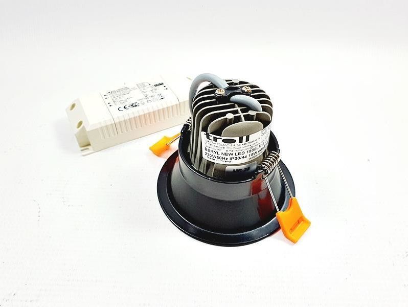 lampa-beryl-new-led-1800lm-e840-15w-230v50hz-kon-kosciuszki-3-strzelin-ww