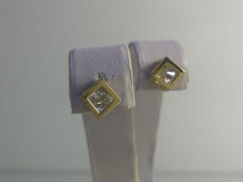 nowe-zlote-kolczyki-585-237-kostki-3d-z-cyrkonia-kolor-dominujacy-zloty