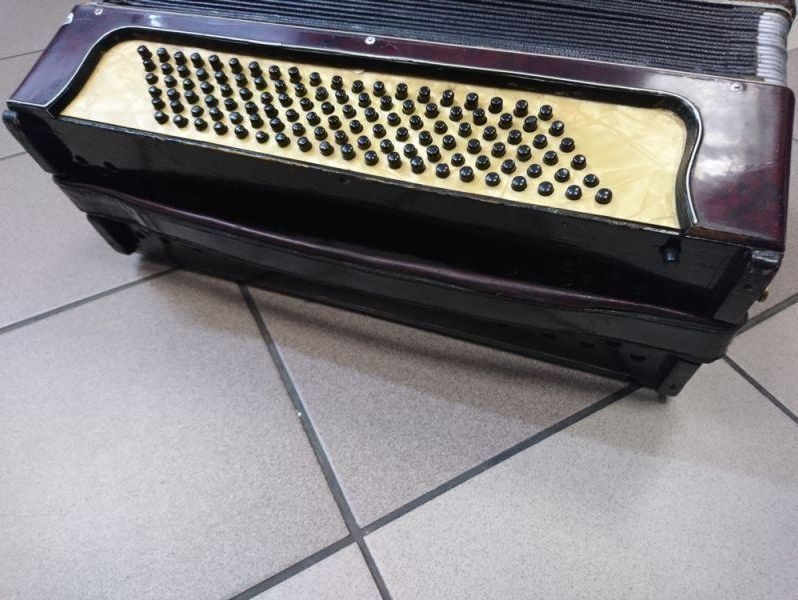 akordeon-traviata-120-basow-do-naprawy-marka-traviata
