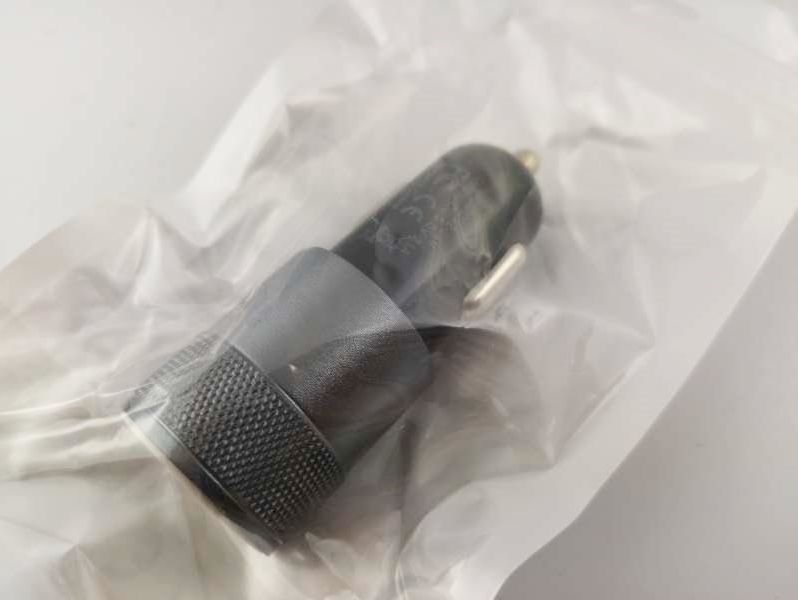 ladowarka-samochodowa-aluminiowa-vega-2x-usb-stan-nowy