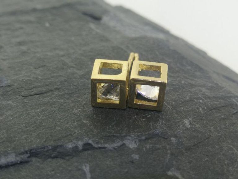 nowe-zlote-kolczyki-585-237-kostki-3d-z-cyrkonia-material-zloto