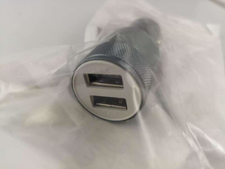 ladowarka-samochodowa-aluminiowa-vega-2x-usb-stan-nowy