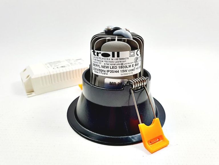 lampa-beryl-new-led-1800lm-e840-15w-230v50hz-kon-stan-uzywany