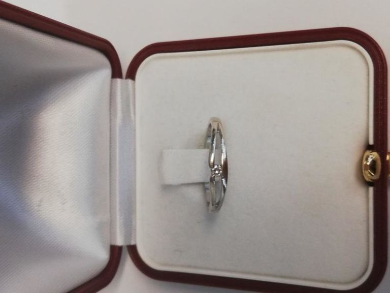 piekny-pierscionek-z-brylantem-stan-uzywany