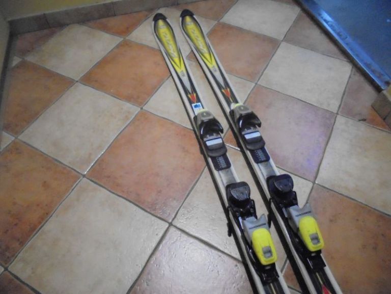 narty-rossignol-cut-104-170cm-z-wiazaniami-kolor-dominujacy-czarny
