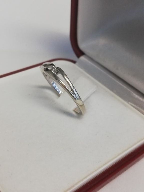 piekny-pierscionek-z-brylantem-marka-inna-marka