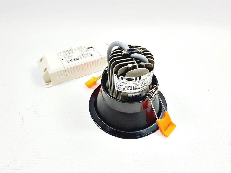 lampa-beryl-new-led-1800lm-e840-15w-230v50hz-kon-kosciuszki-3-strzelin-ww