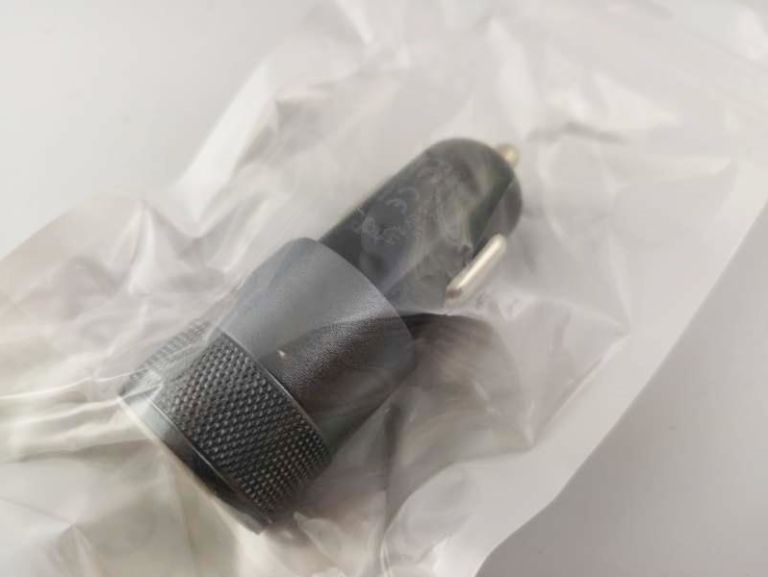 ladowarka-samochodowa-aluminiowa-vega-2x-usb-stan-nowy