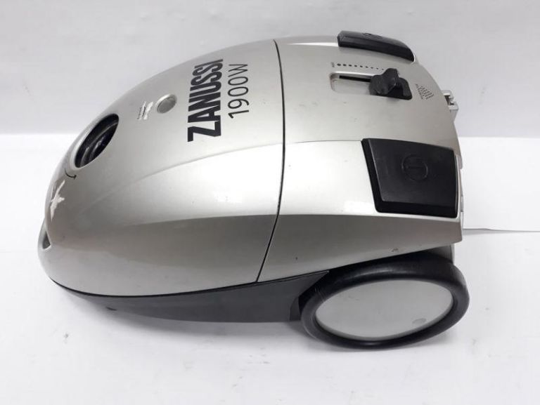 odkurzacz-zanussi-zan3341koncowkipudelko-marka-zanussi