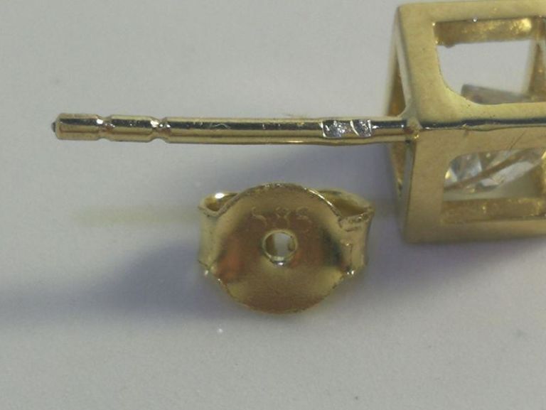 nowe-zlote-kolczyki-585-237-kostki-3d-z-cyrkonia-kamien-cyrkonia