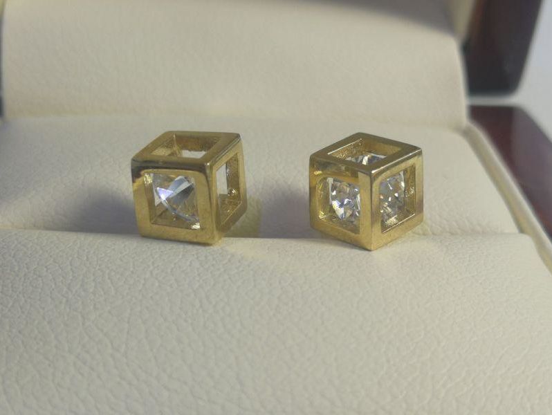 nowe-zlote-kolczyki-585-237-kostki-3d-z-cyrkonia-stan-nowy