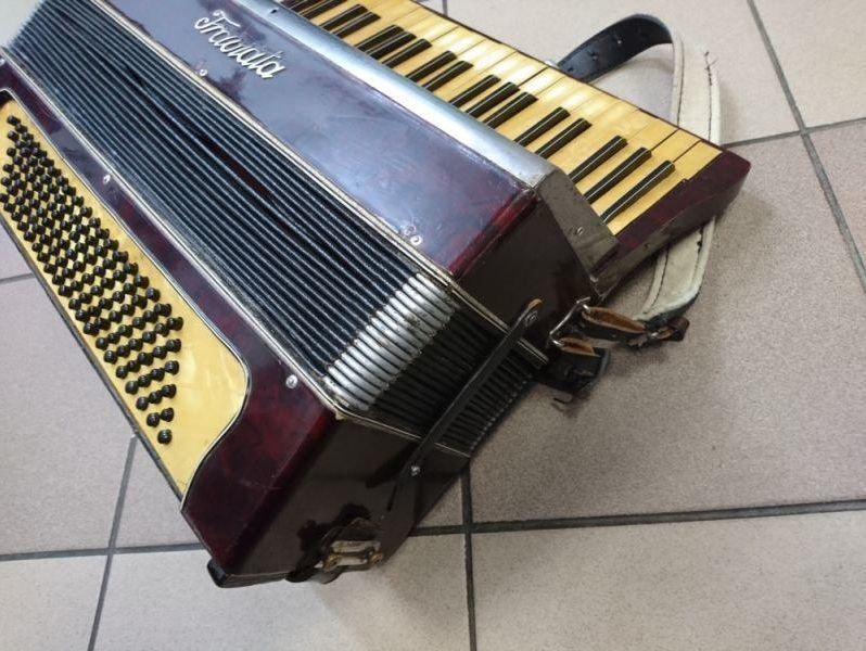 akordeon-traviata-120-basow-do-naprawy-kod-producenta-0000